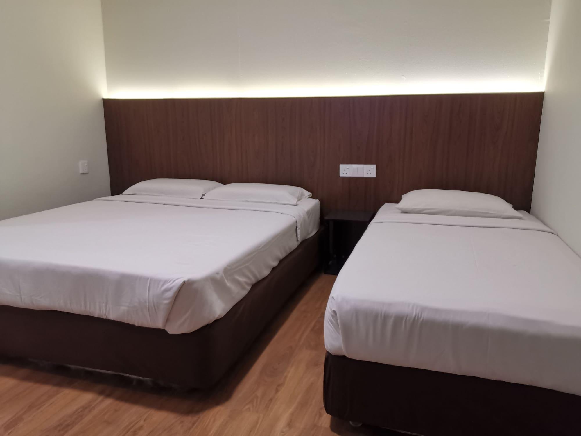Hotel Holiday Kota Kinabalu Esterno foto