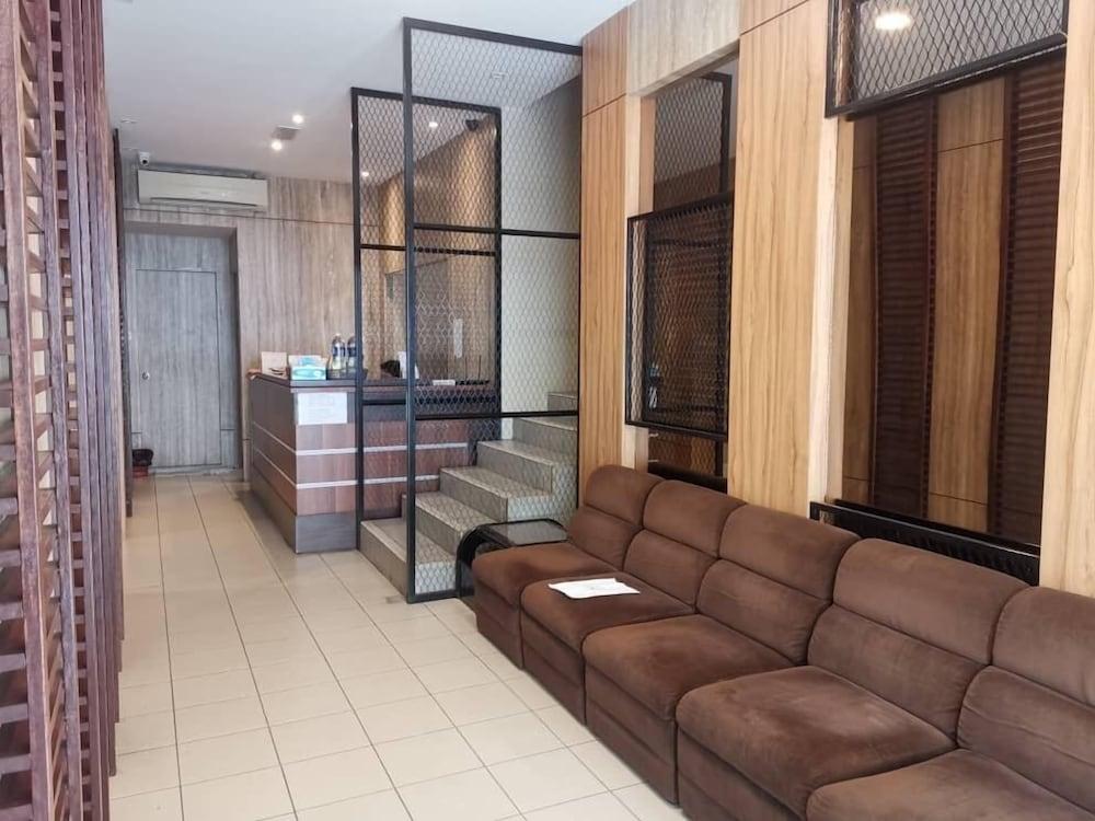 Hotel Holiday Kota Kinabalu Esterno foto
