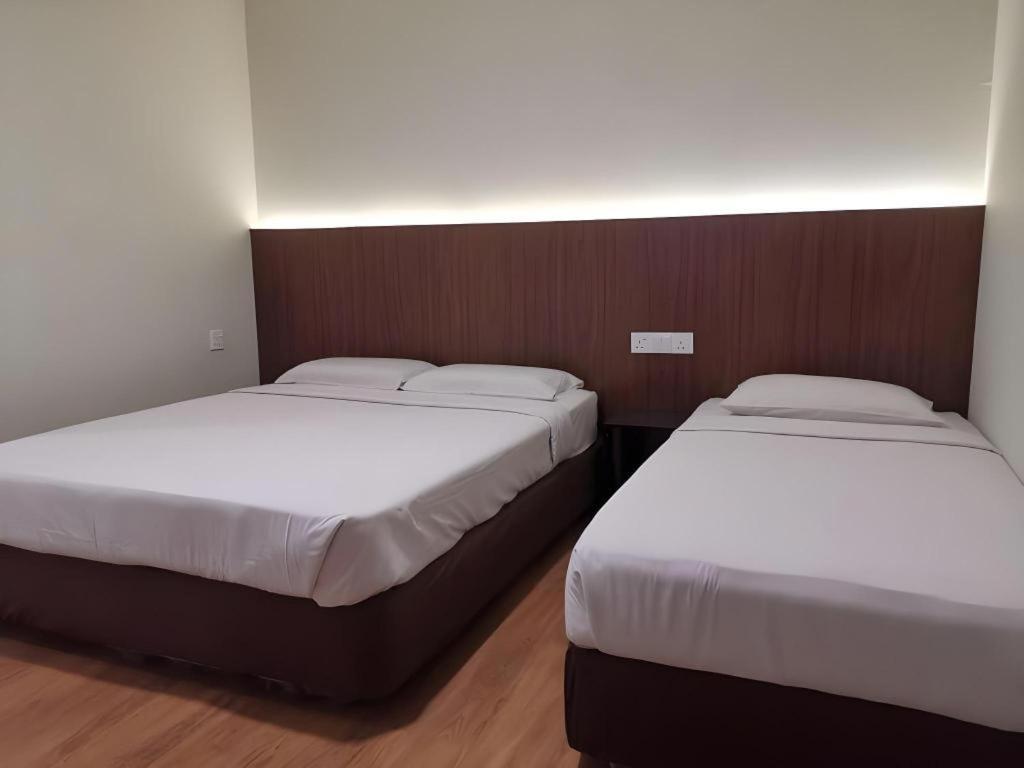 Hotel Holiday Kota Kinabalu Esterno foto