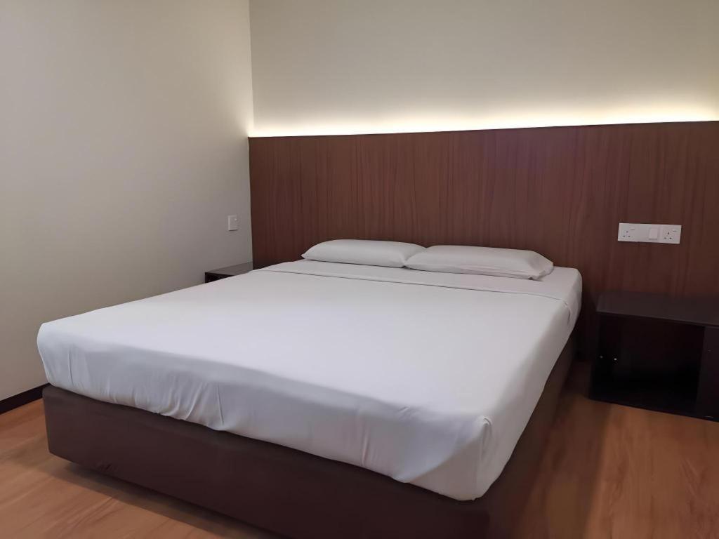 Hotel Holiday Kota Kinabalu Esterno foto