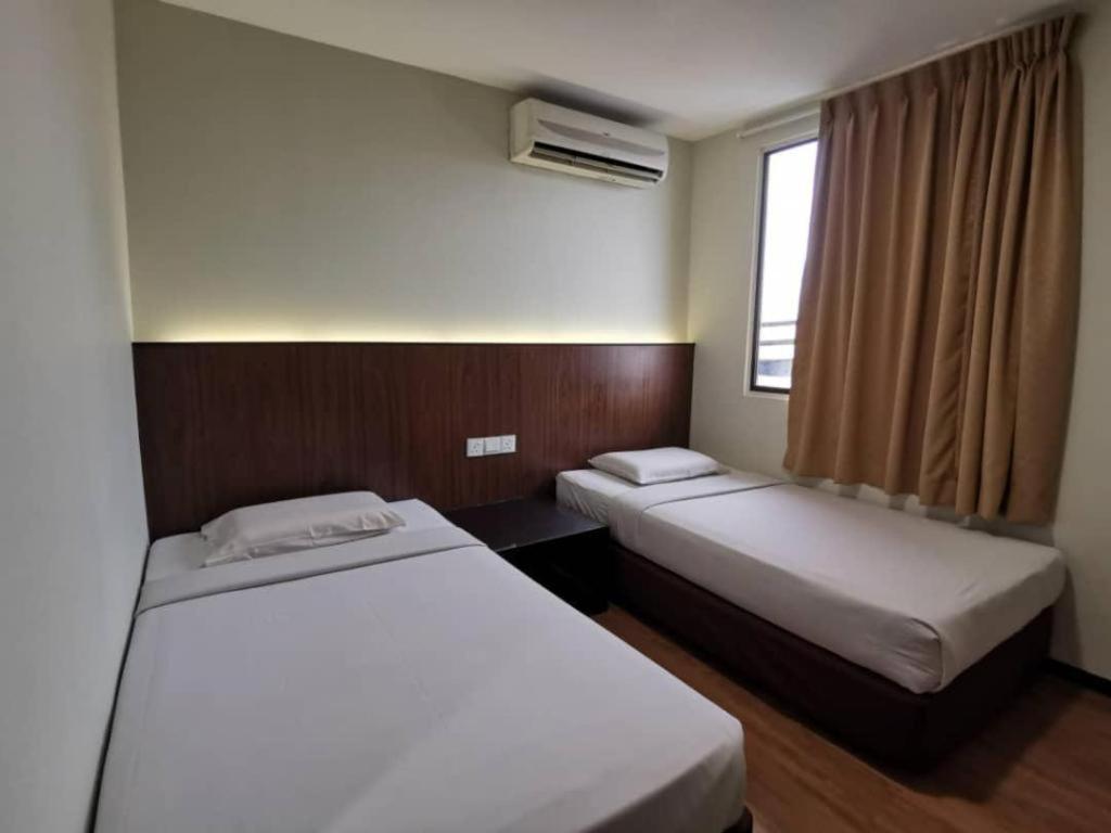 Hotel Holiday Kota Kinabalu Esterno foto