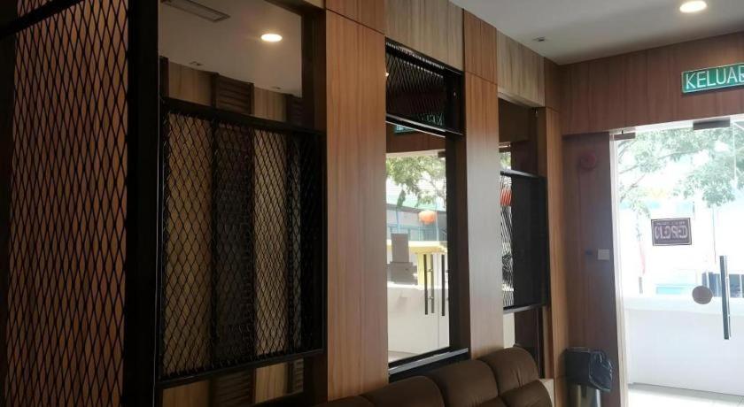 Hotel Holiday Kota Kinabalu Esterno foto