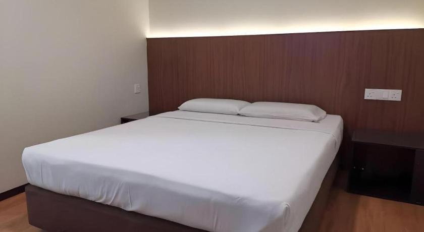 Hotel Holiday Kota Kinabalu Esterno foto