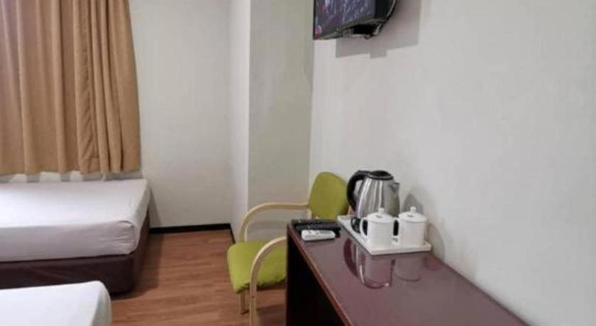 Hotel Holiday Kota Kinabalu Esterno foto