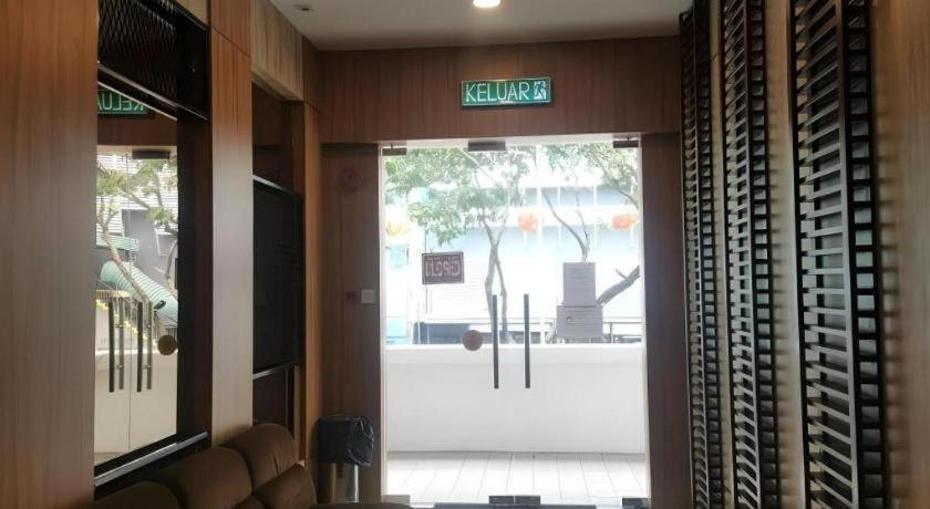 Hotel Holiday Kota Kinabalu Esterno foto