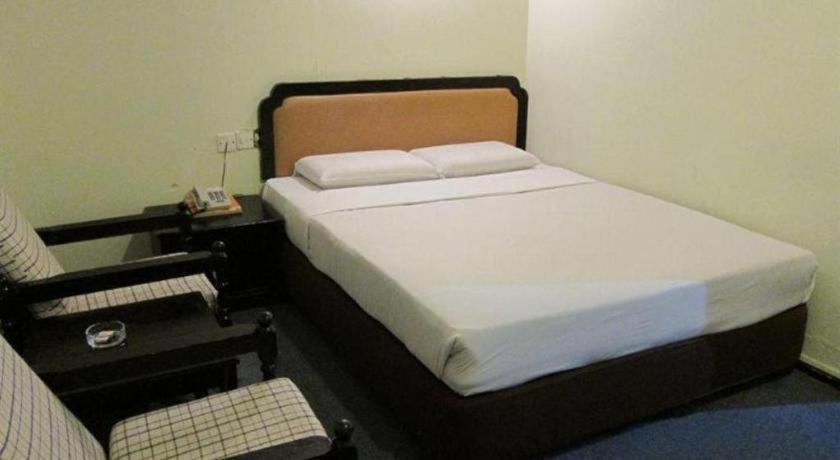 Hotel Holiday Kota Kinabalu Esterno foto